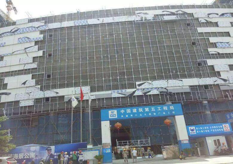 ?？谶h(yuǎn)大購物中心電纜橋架進(jìn)場