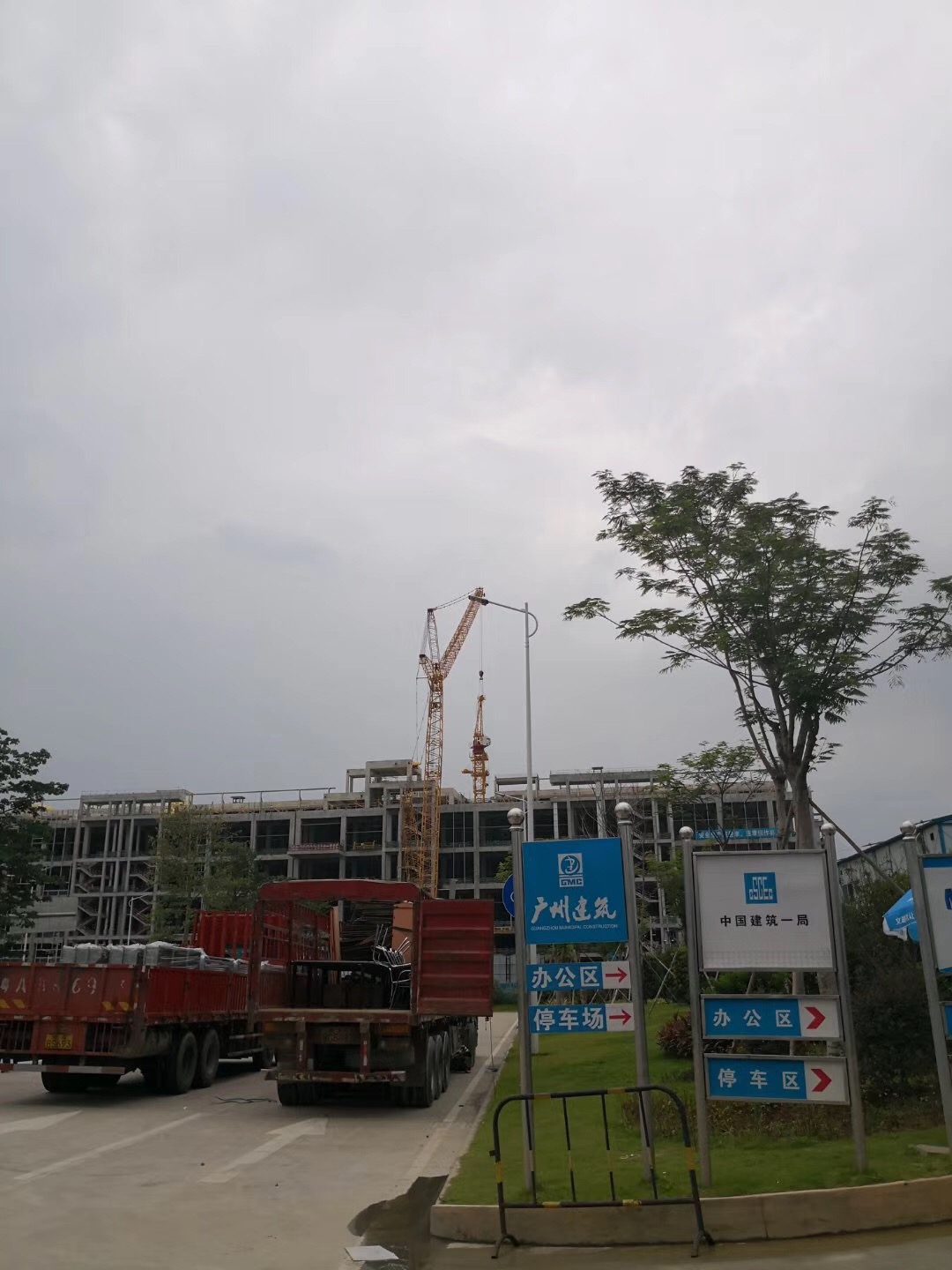 廣州富士康新塘工廠(chǎng)電纜橋架進(jìn)場(chǎng)